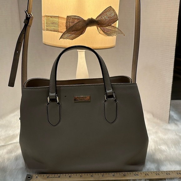 Kate spade grey w/ pink undertones 2 way purse - Picture 2 of 11